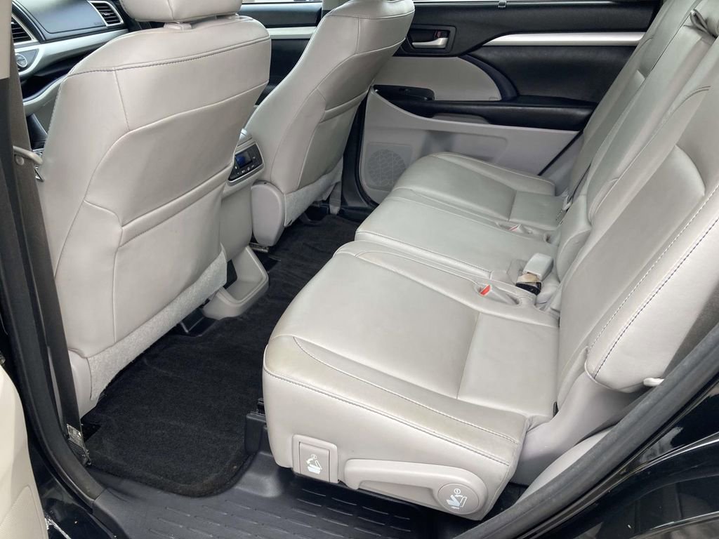 Used 2017 Toyota Highlander XLE image 9