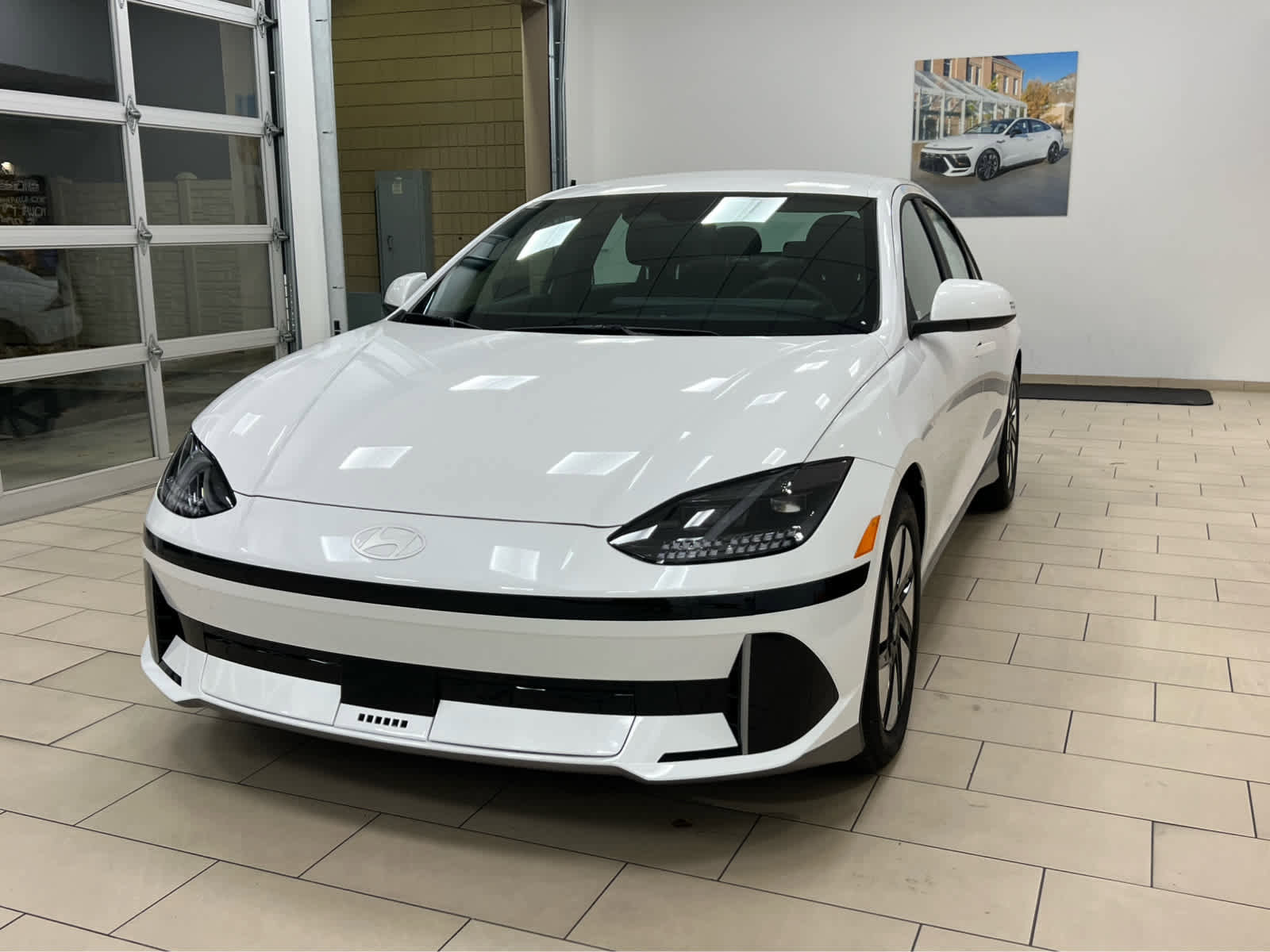 New 2025 Hyundai Ioniq 6 SE image 2