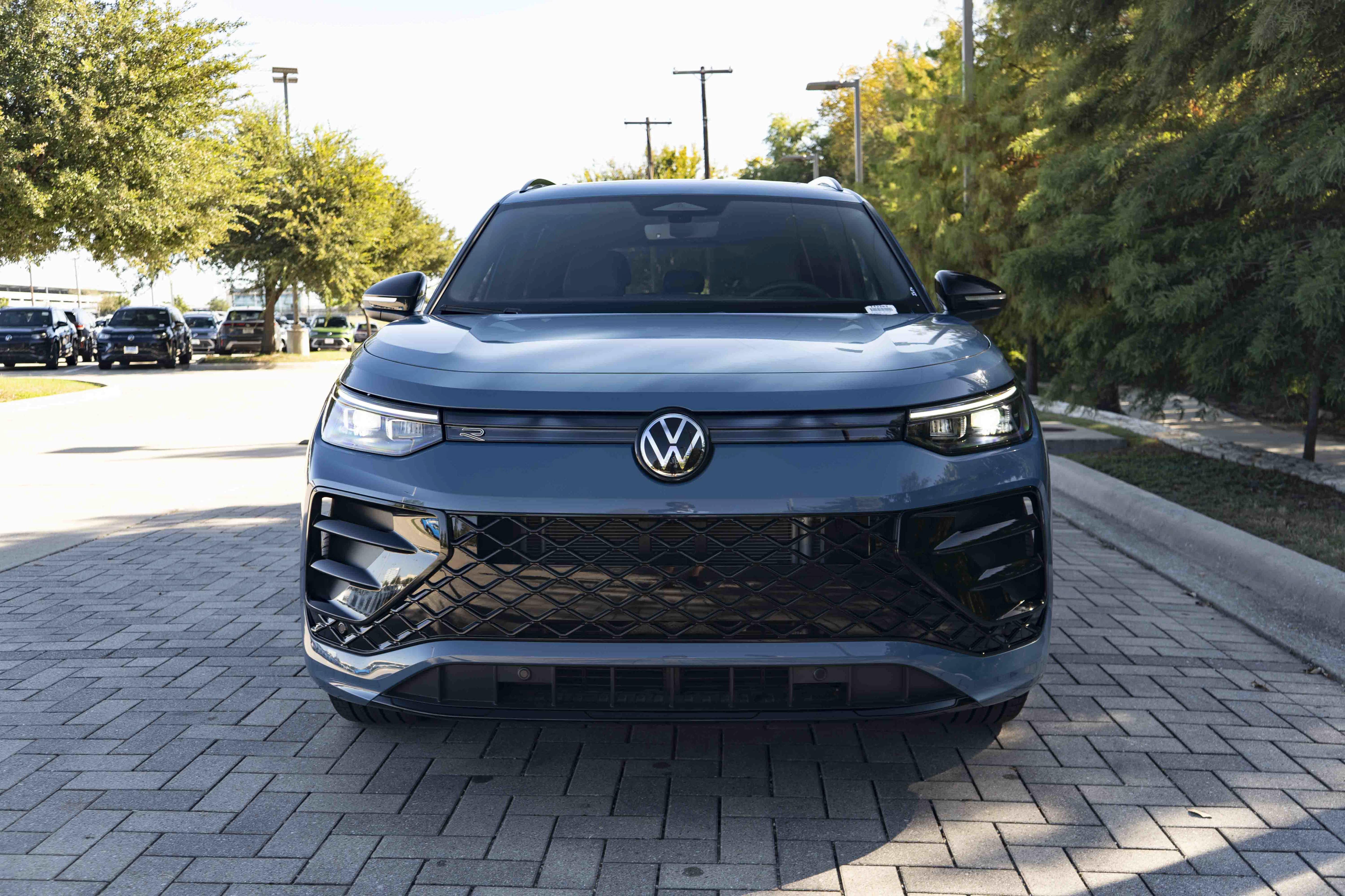 Certified 2026 Volkswagen Tiguan SE R-Line FWD image 3
