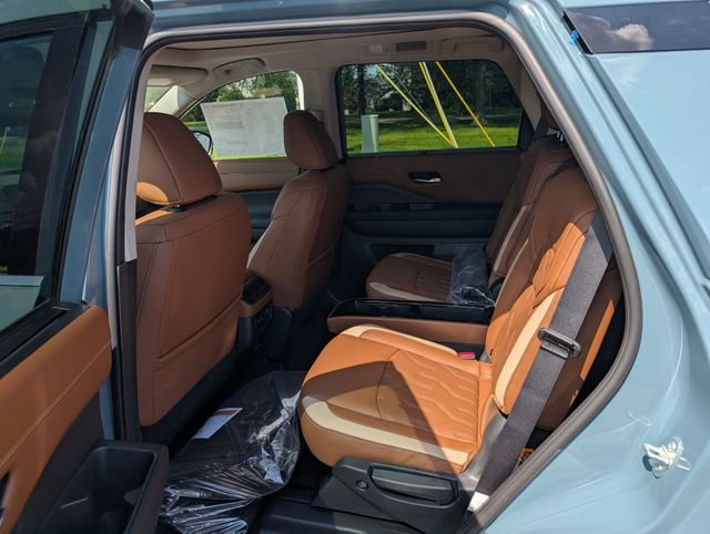 New 2026 Nissan Pathfinder Platinum AWD/4WD image 10