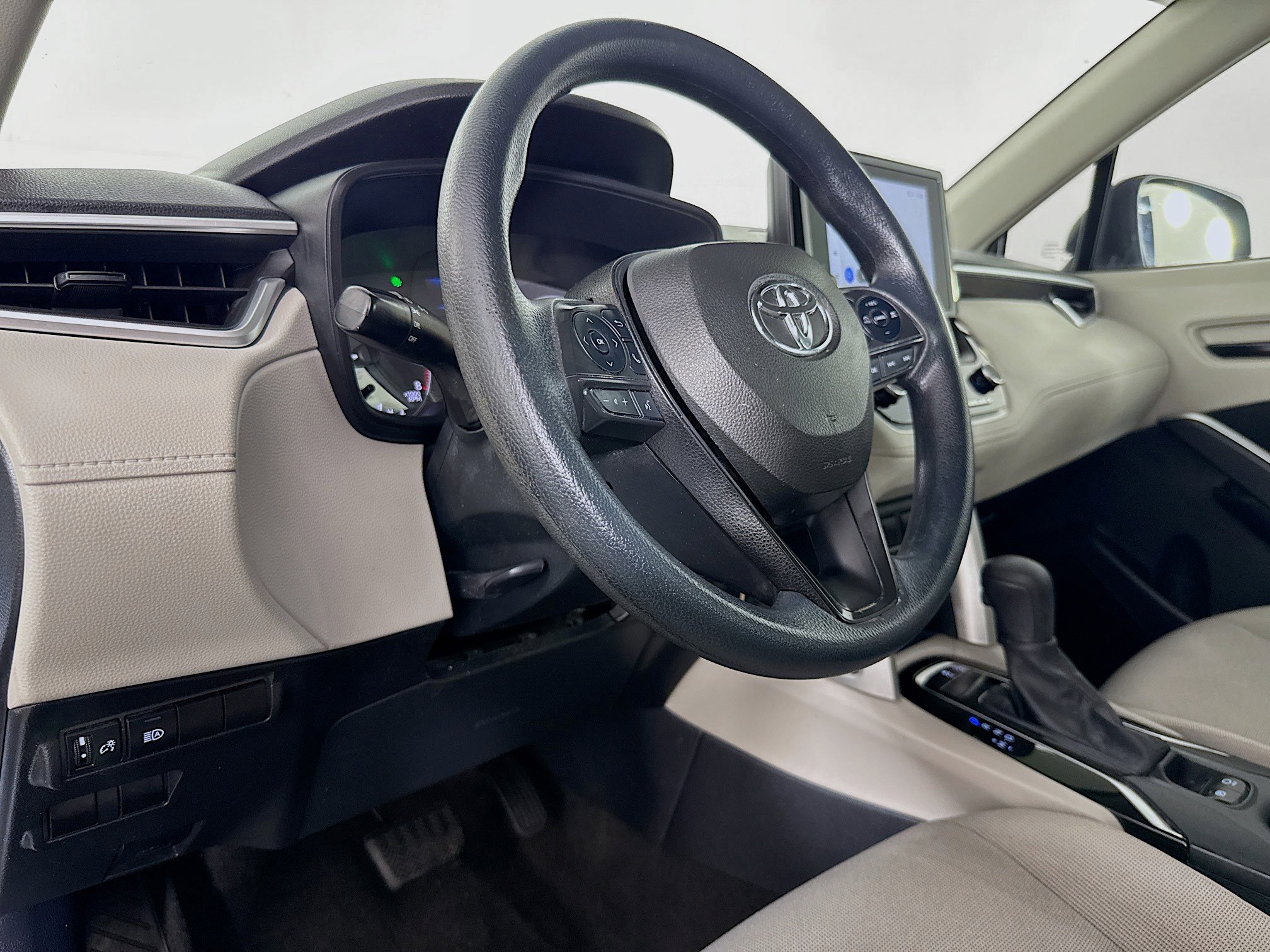 Used 2023 Toyota Corolla Cross L image 21