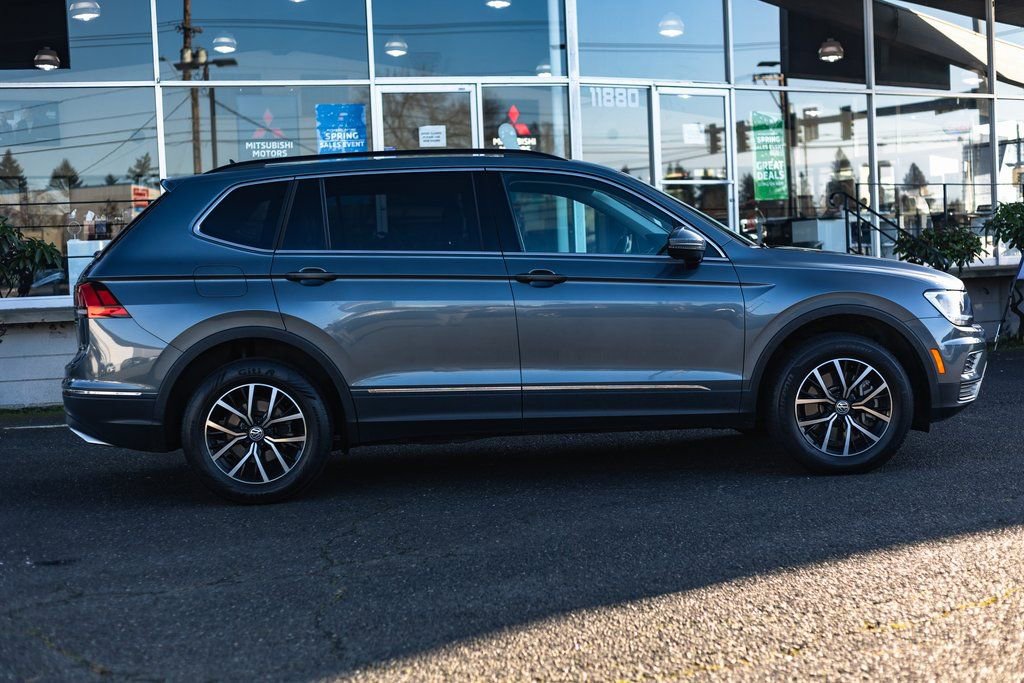 Used 2021 Volkswagen Tiguan SE w/ Panoramic Sunroof Package image 8
