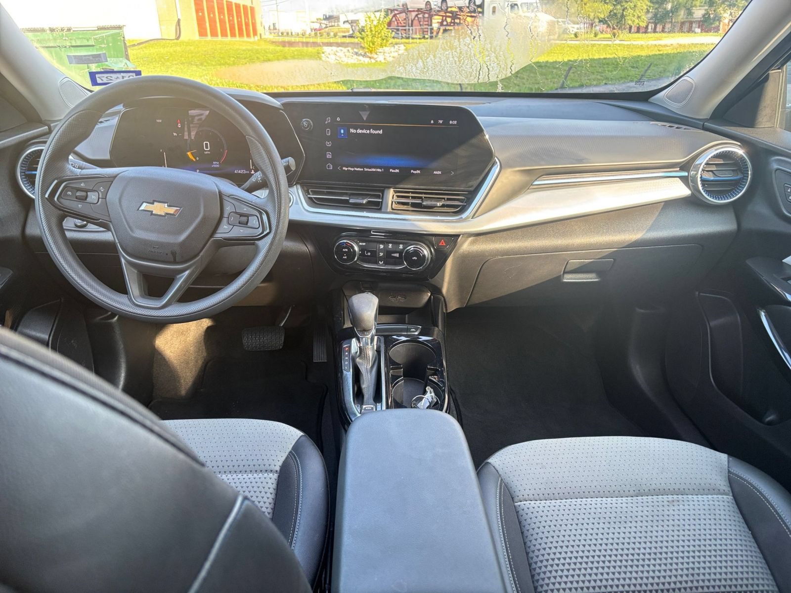 Used 2025 Chevrolet Trax LT FWD image 33