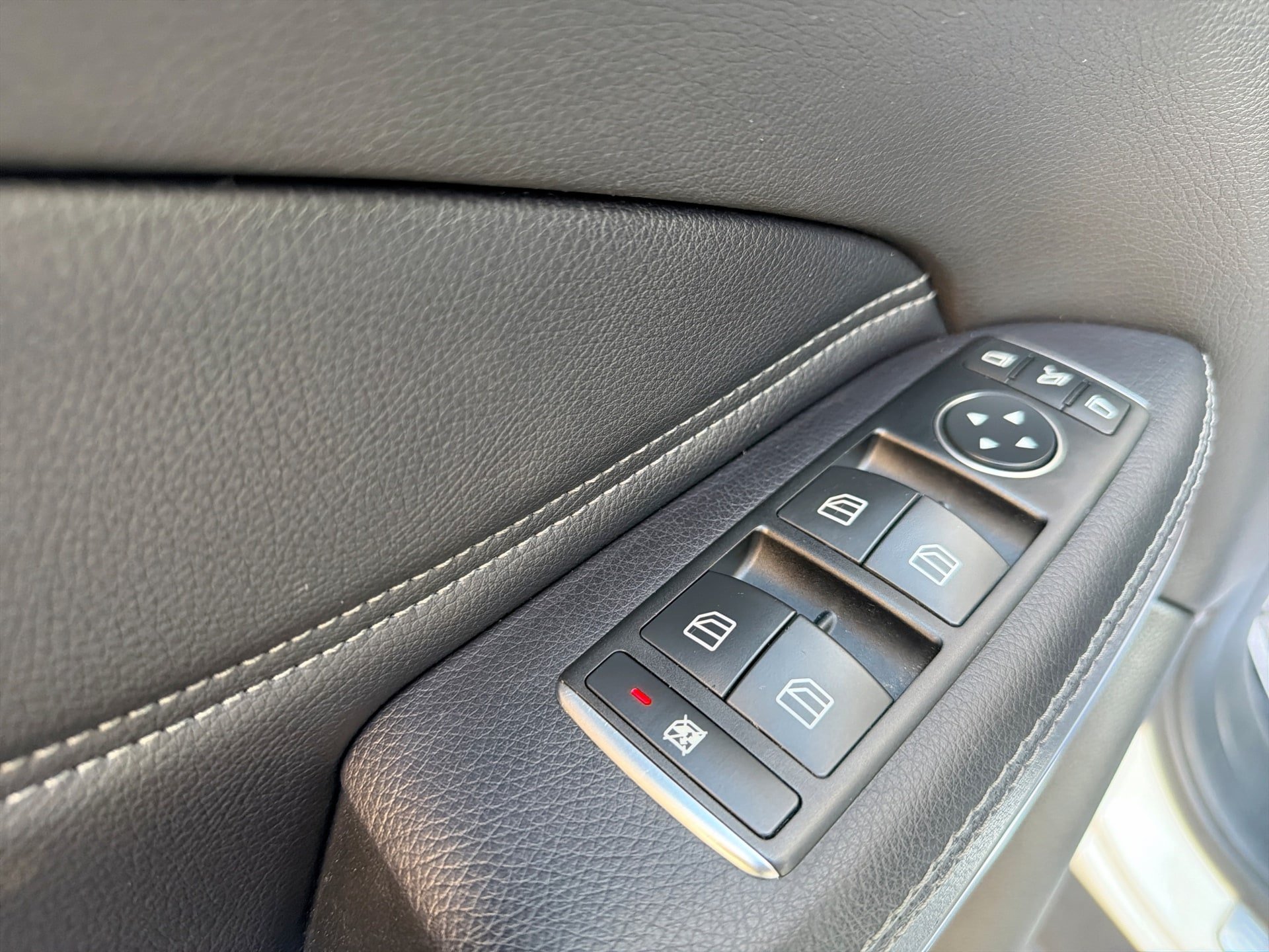 Used 2018 Mercedes-Benz GLS 550 4MATIC image 7