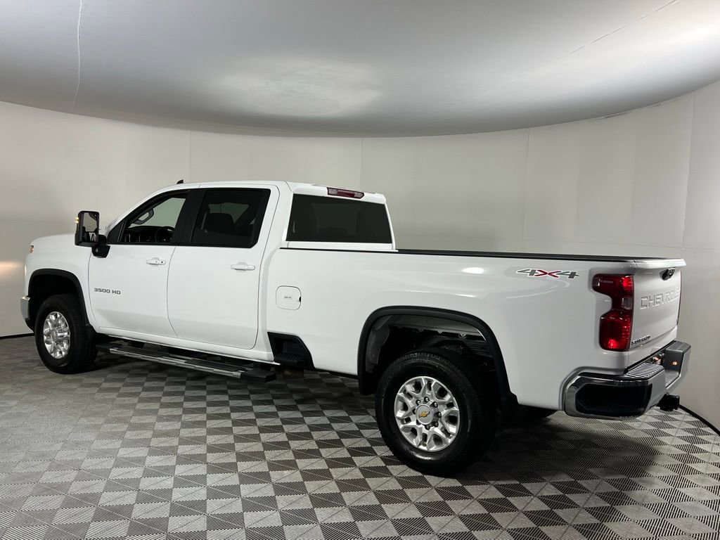 Used 2025 Chevrolet Silverado 3500 LT w/ Convenience Package image 9