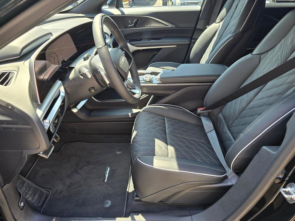 New 2026 Cadillac Lyriq V image 24