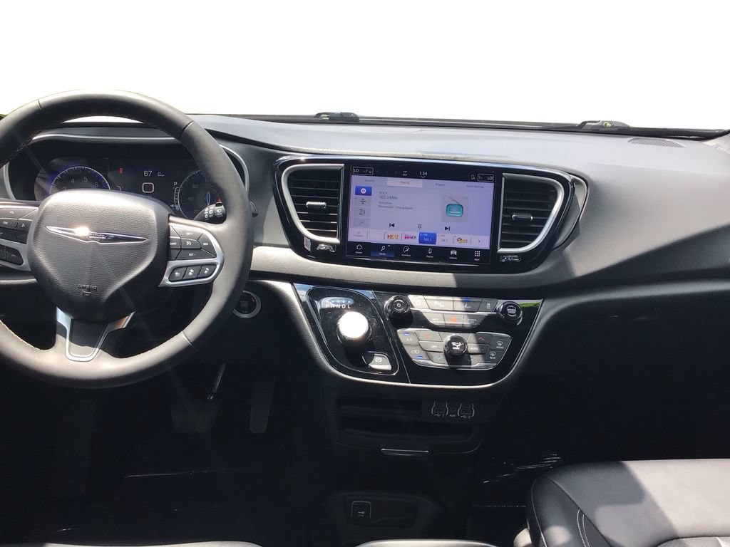 Used 2025 Chrysler Pacifica Select FWD image 23