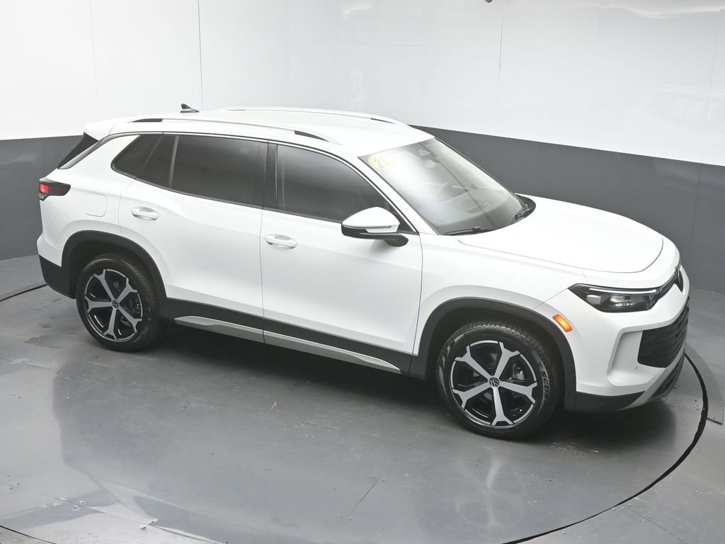 Certified 2025 Volkswagen Tiguan SE FWD image 41