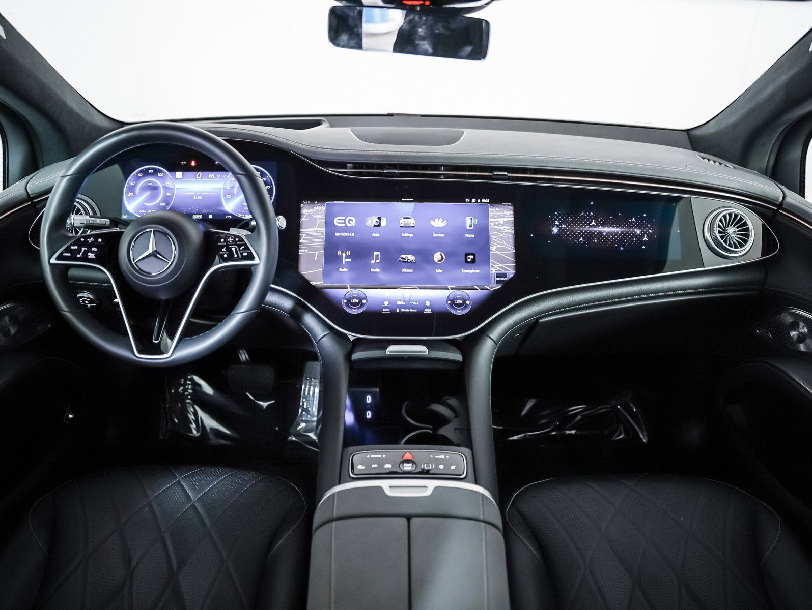 Certified 2023 Mercedes-Benz EQS 580 4MATIC SUV w/ Pinnacle Trim Package image 8