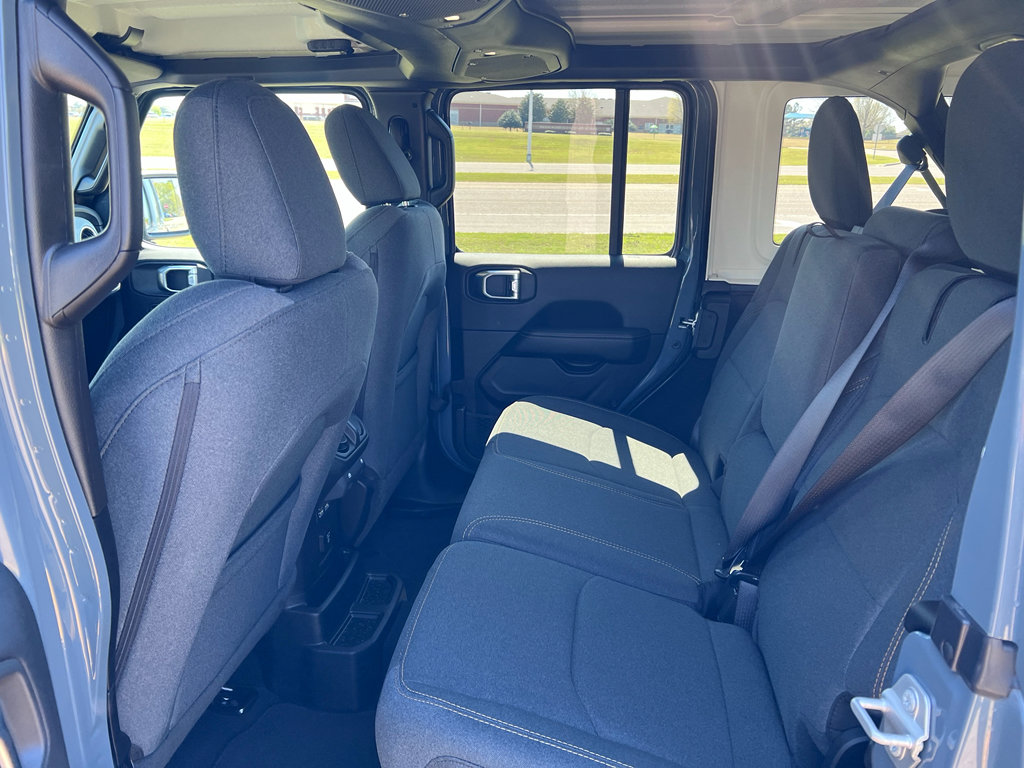 Used 2025 Jeep Wrangler Sahara w/ Safety Group image 13