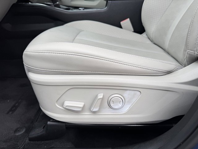 Used 2025 Kia Sorento S image 21