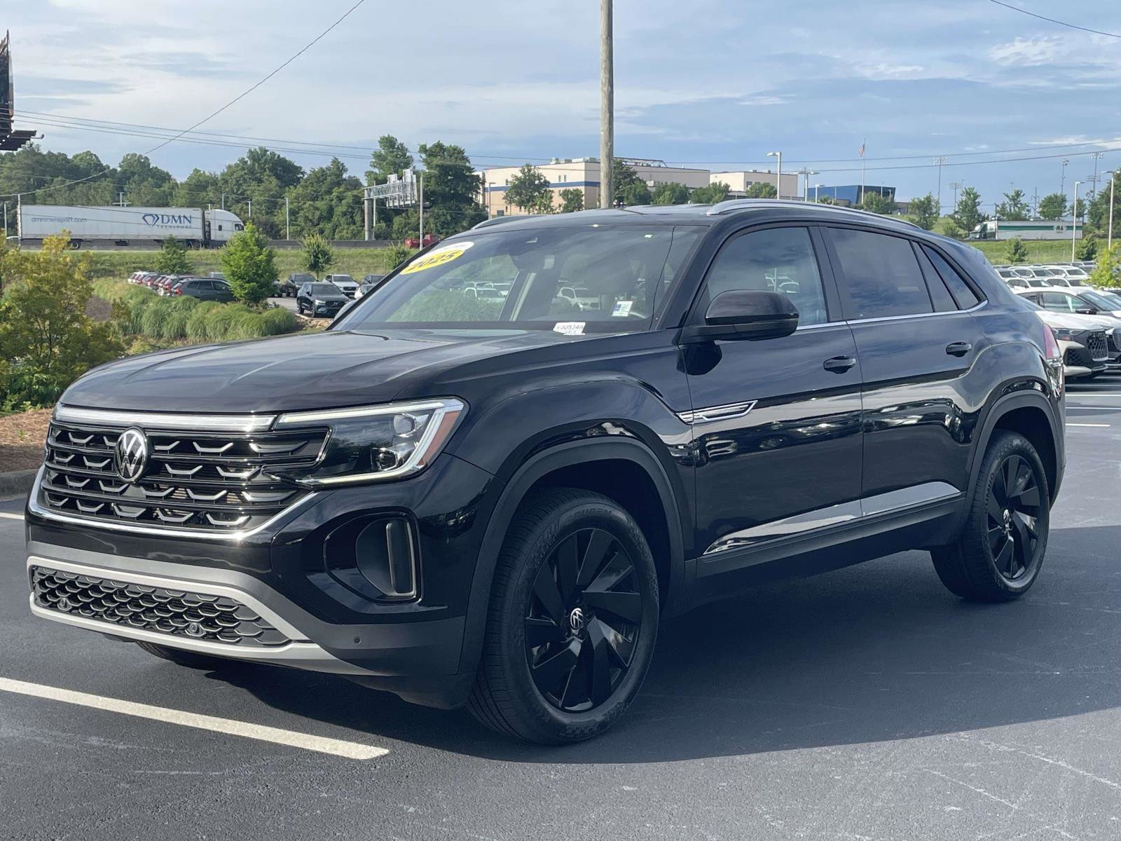 Certified 2025 Volkswagen Atlas Cross Sport SE FWD image 3