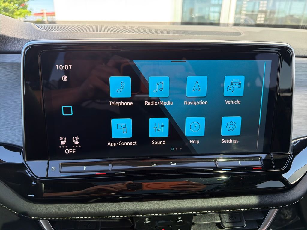 Certified 2024 Volkswagen Atlas Cross Sport SE w/ Panoramic Sunroof Package AWD/4WD image 21