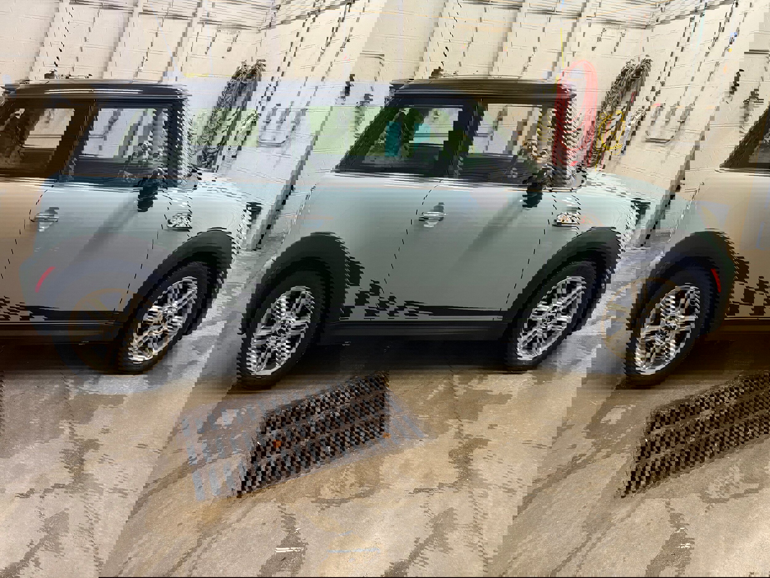 Used 2011 MINI Cooper S image 3