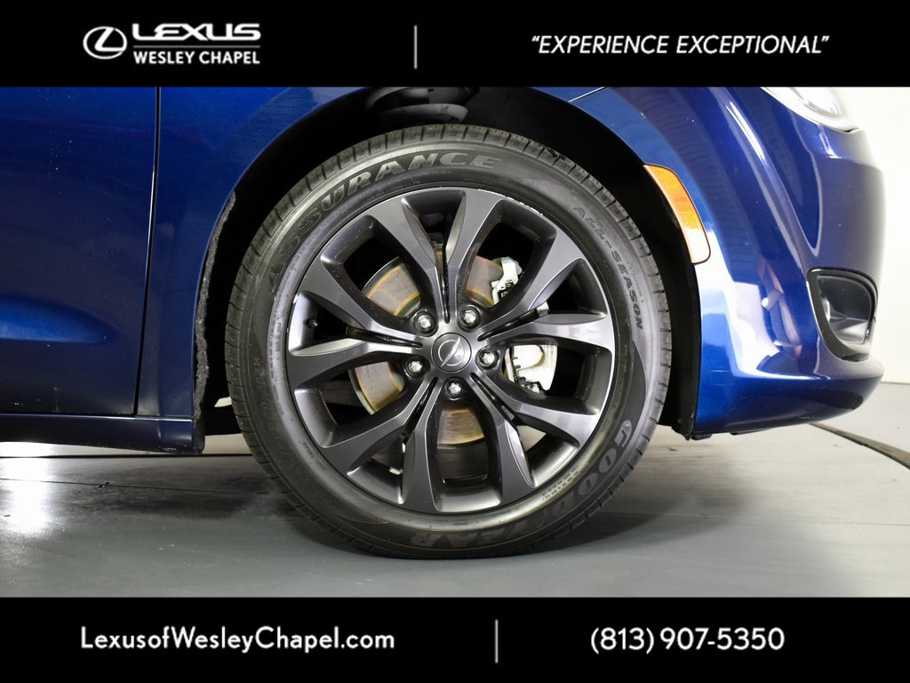 Used 2020 Chrysler Pacifica Touring w/ S Appearance Package image 5