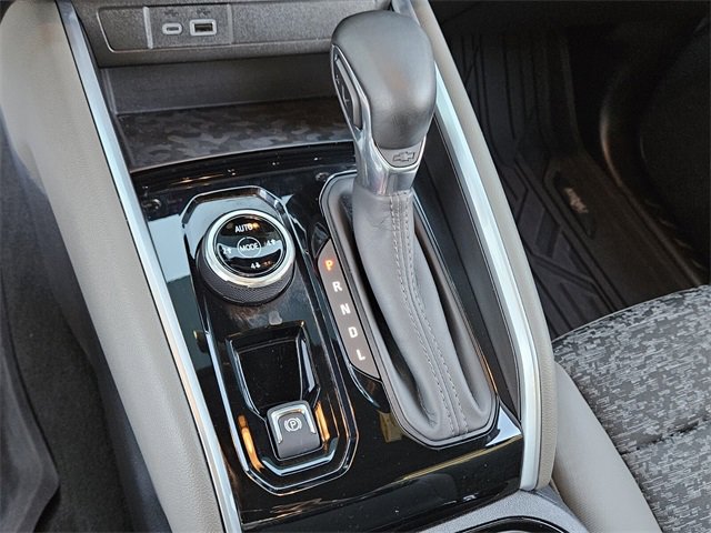 Used 2024 Chevrolet Colorado ZR2 w/ Technology Package image 20