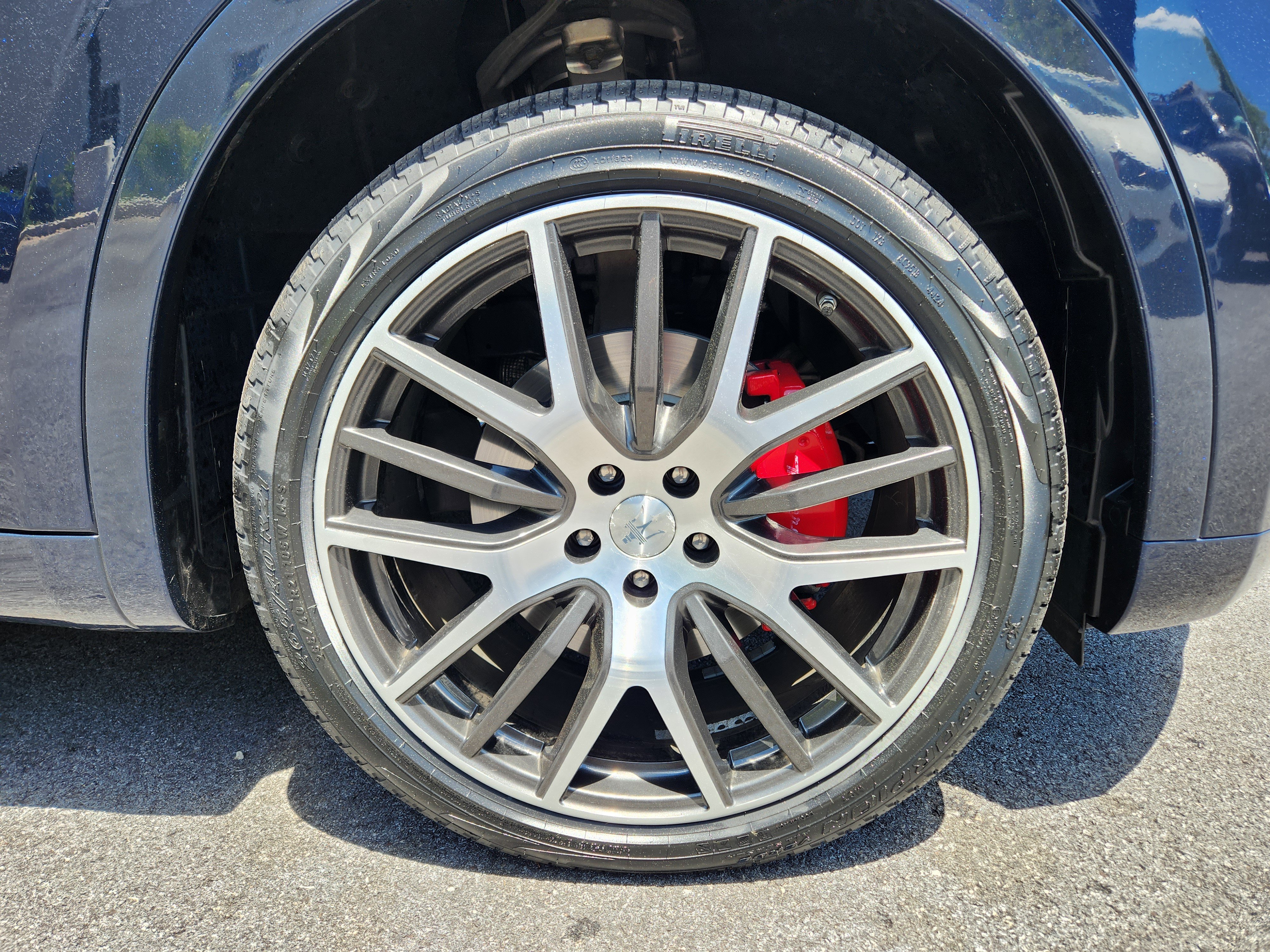 Used 2019 Maserati Levante GranLusso AWD/4WD image 7