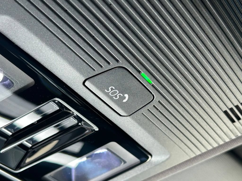 New 2026 Volkswagen Tiguan SE R-Line FWD image 31