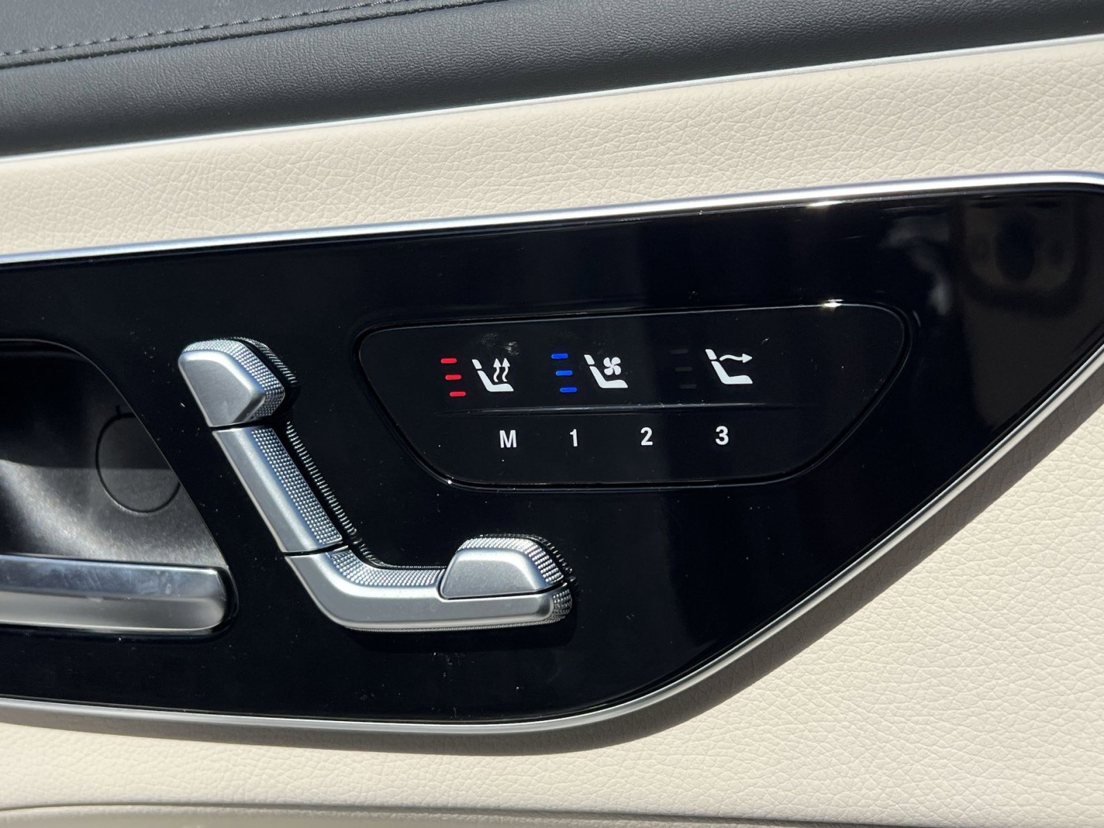 New 2026 Mercedes-Benz CLE 300 4MATIC Cabriolet image 32