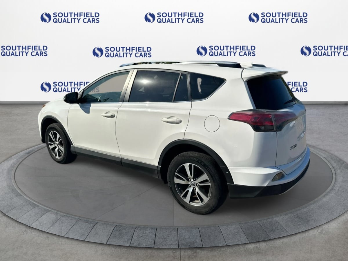 Used 2016 Toyota RAV4 XLE AWD/4WD image 4