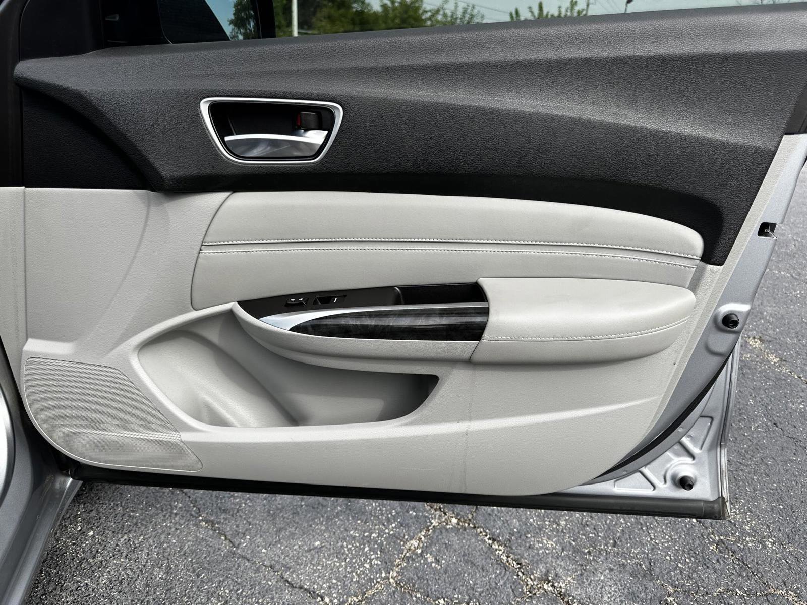 Used 2018 Acura TLX image 29