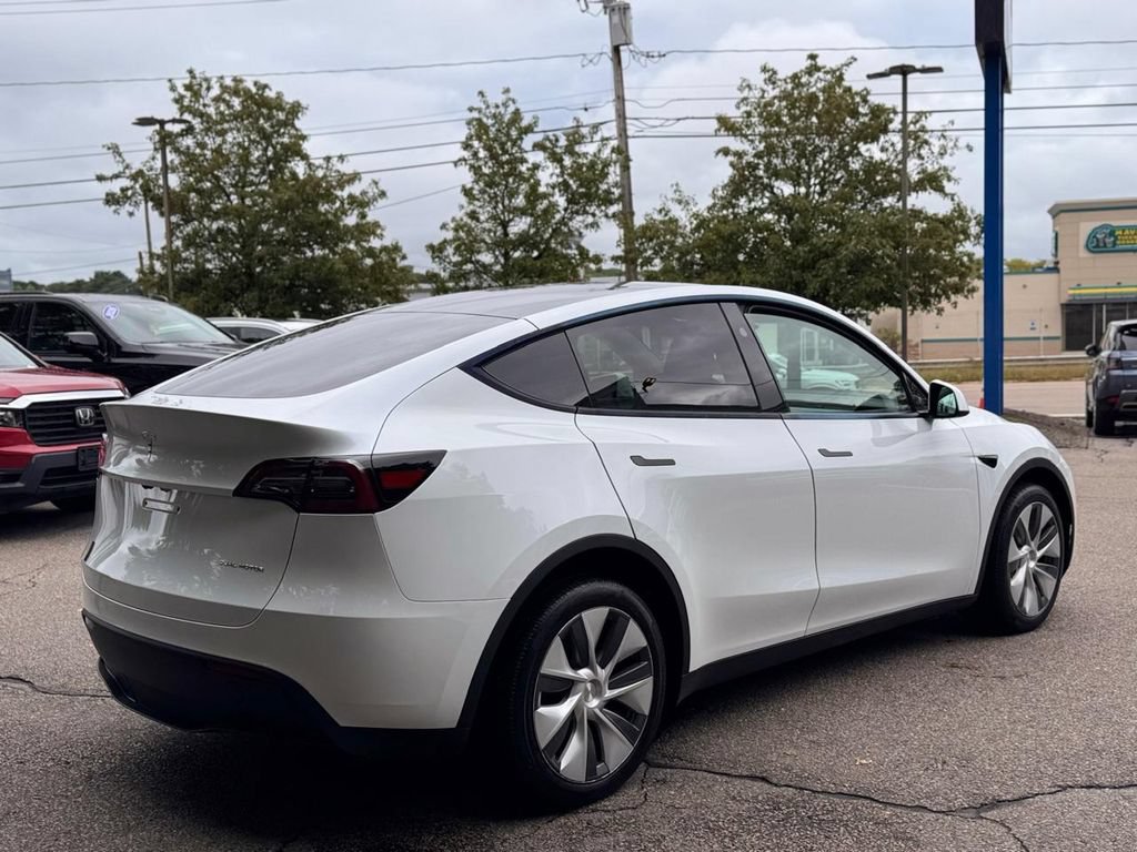 Used 2024 Tesla Model Y Long Range AWD/4WD image 6