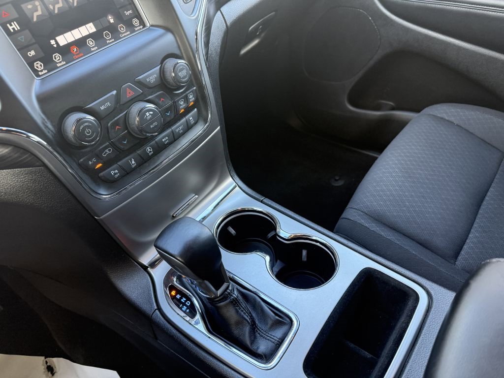 Used 2020 Jeep Grand Cherokee Laredo image 19