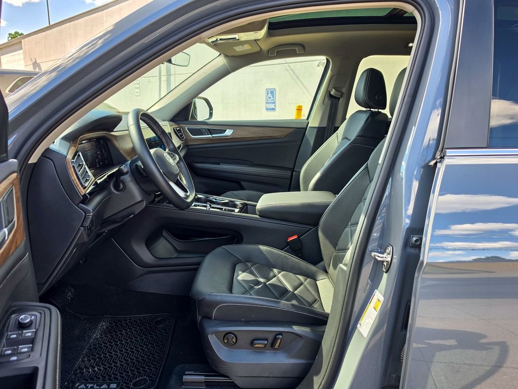 Certified 2025 Volkswagen Atlas SE w/ Panoramic Sunroof Package AWD/4WD image 12