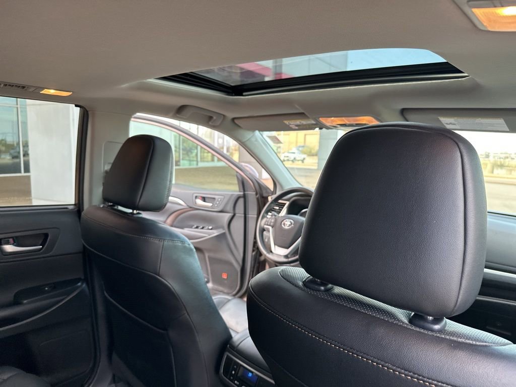 Used 2019 Toyota Highlander Limited FWD image 19