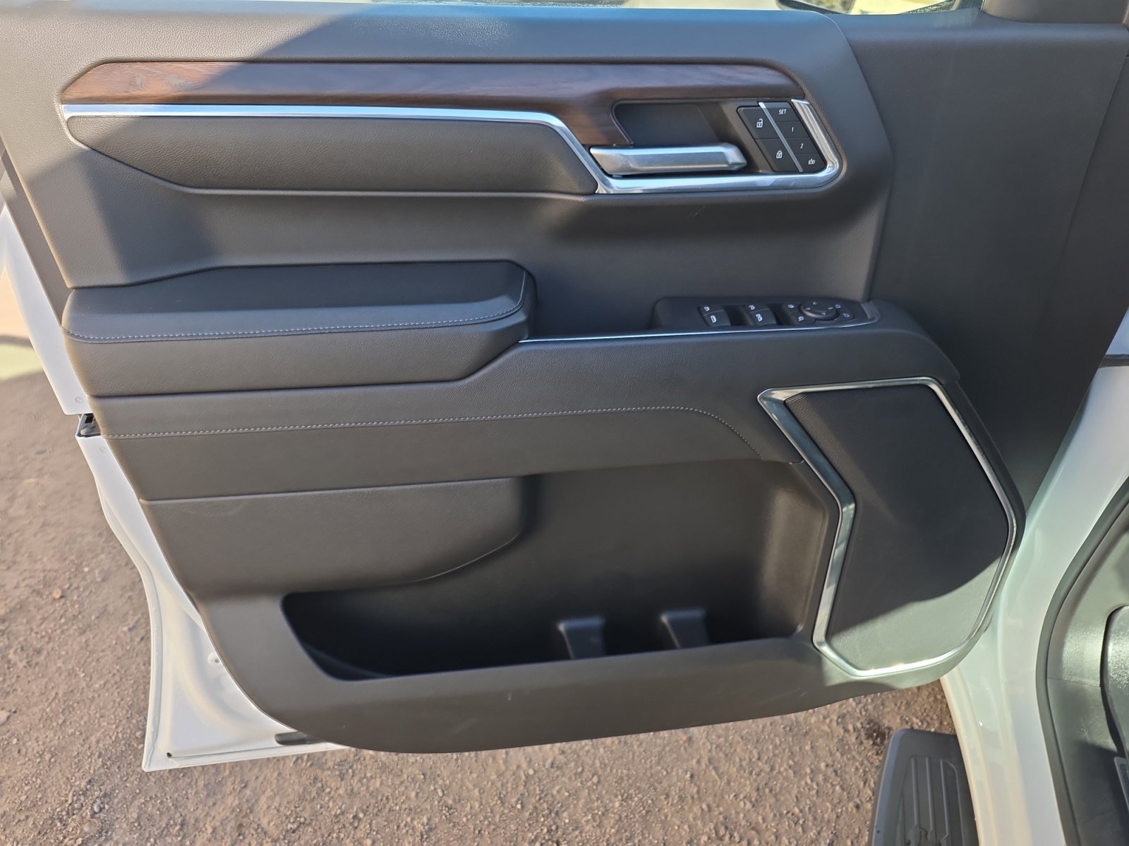 Used 2024 GMC Sierra 1500 SLT image 14