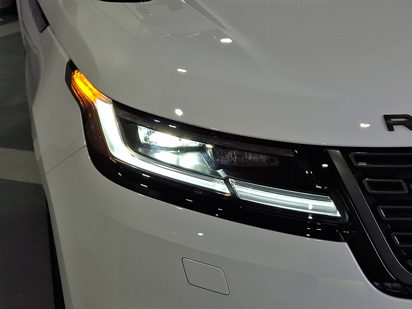 Certified 2026 Land Rover Range Rover Velar Dynamic SE image 8