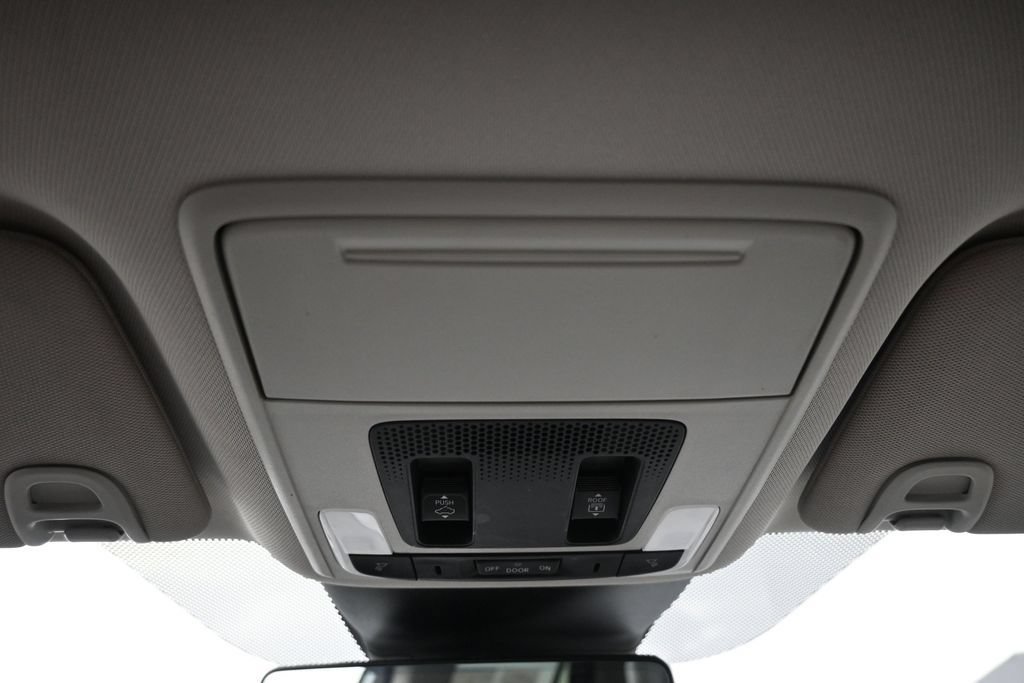 Certified 2023 Honda Pilot Touring image 21