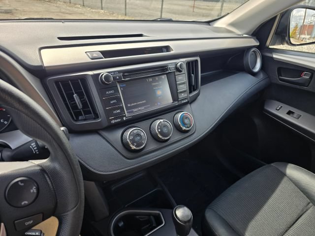 Used 2016 Toyota RAV4 LE AWD/4WD image 24