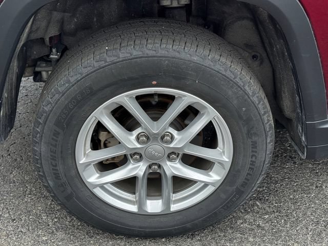 Certified 2023 Jeep Grand Cherokee Laredo AWD/4WD image 12