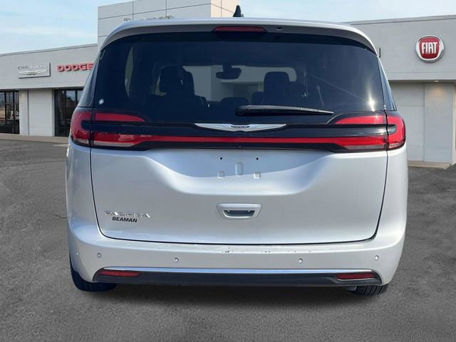 Used 2024 Chrysler Pacifica Touring-L image 6