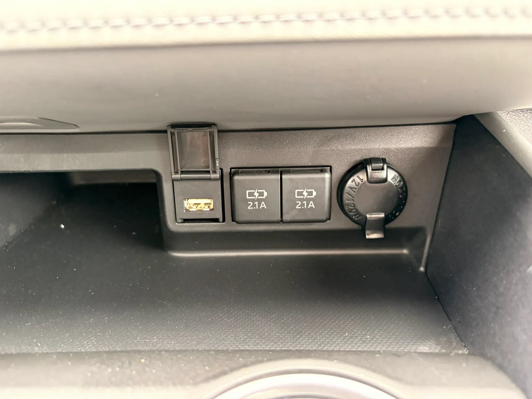 Used 2021 Toyota Highlander XLE AWD/4WD image 30