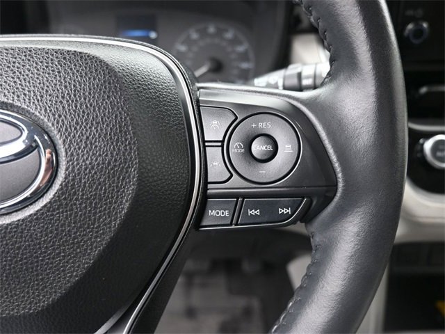 Used 2023 Toyota Corolla Cross LE image 2