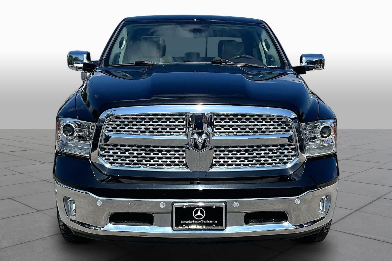 Used 2017 RAM 1500 Laramie w/ Convenience Group AWD/4WD image 4