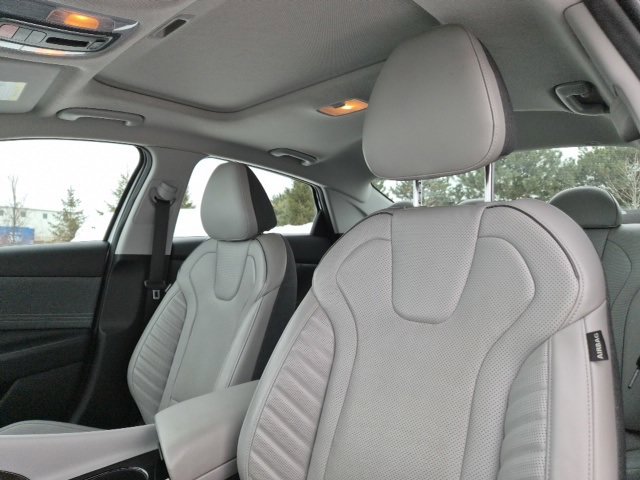 Used 2023 Hyundai Elantra Limited image 15