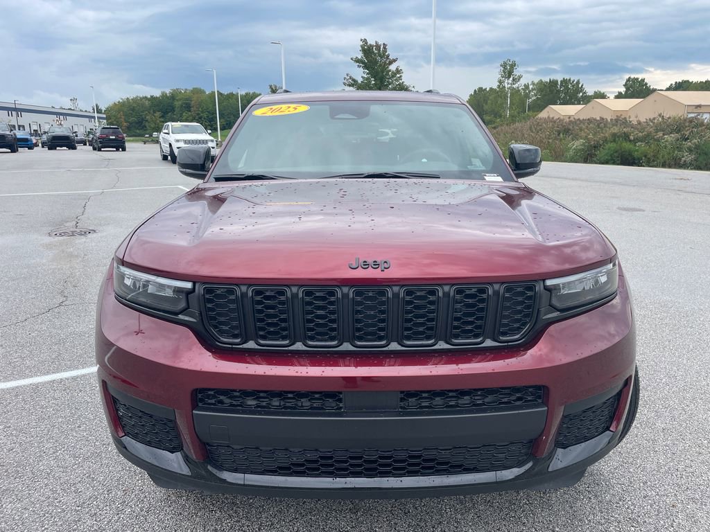 Used 2025 Jeep Grand Cherokee L Altitude w/ Trailer Tow Package image 11