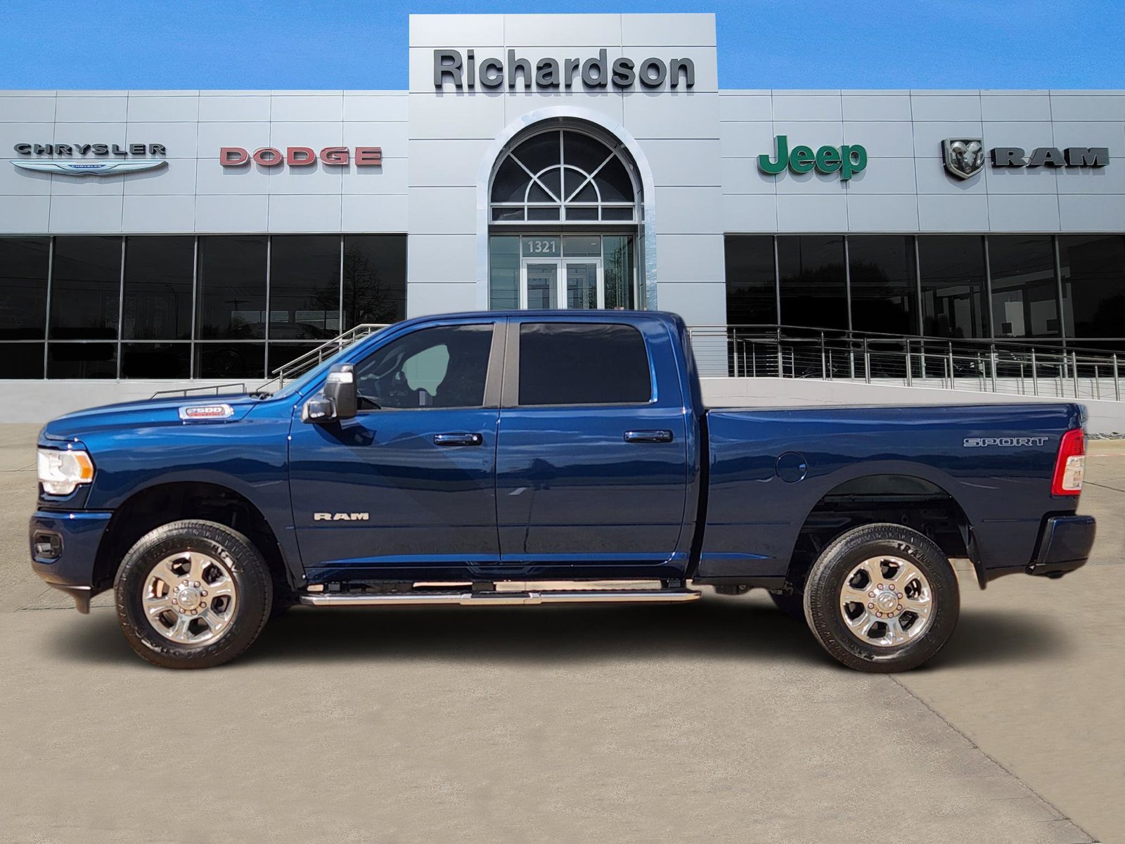 Used 2024 RAM 2500 Big Horn w/ Sport Appearance Package AWD/4WD image 3