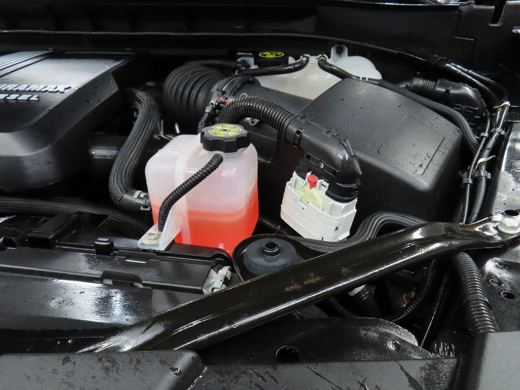 Used 2024 GMC Yukon XL Denali image 28