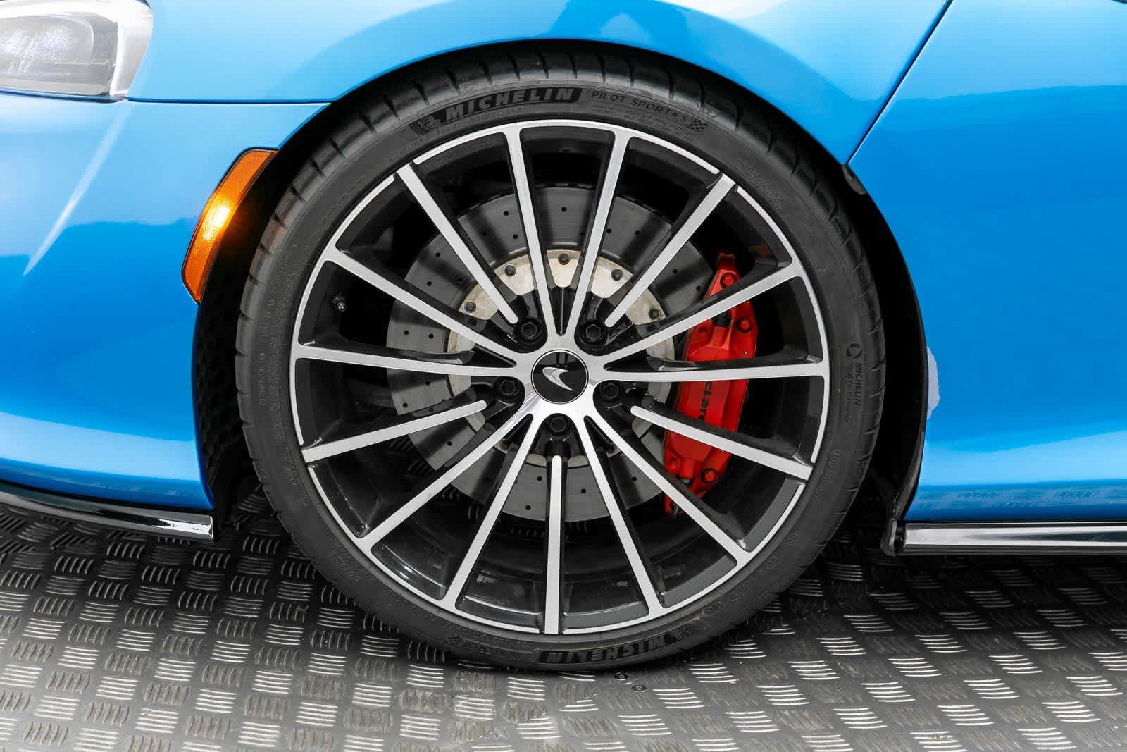 Used 2020 McLaren GT RWD image 37