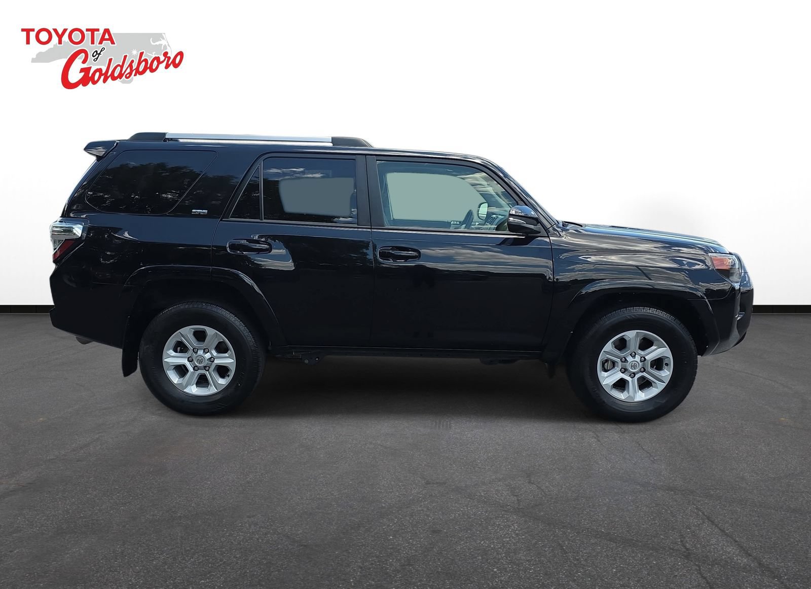 Used 2024 Toyota 4Runner SR5 Premium w/ Moonroof Package RWD image 4