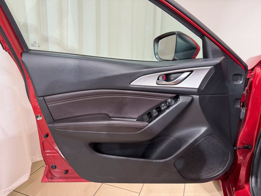 Used 2017 MAZDA MAZDA3 Touring FWD image 14