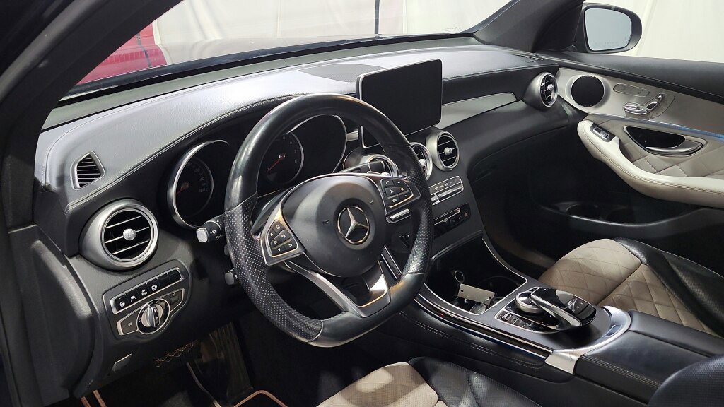 Used 2016 Mercedes-Benz GLC 300 4MATIC image 25