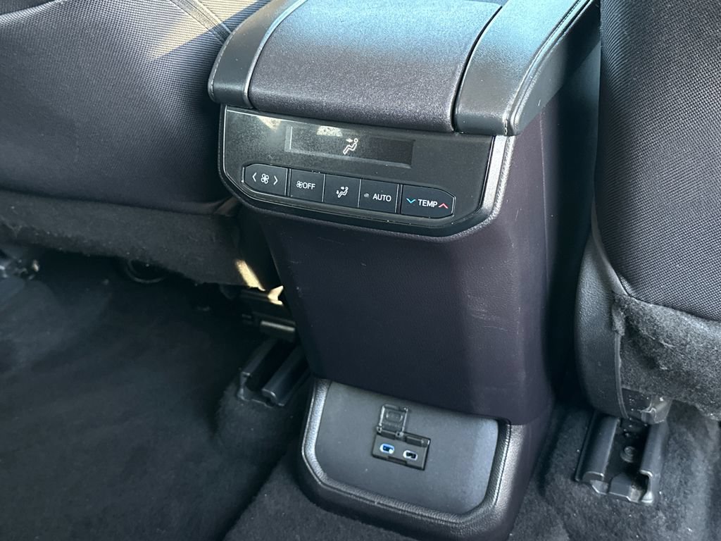 Used 2022 Toyota Highlander L AWD/4WD image 17