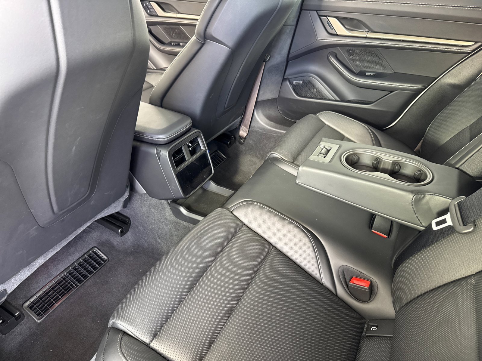 Used 2025 Porsche Taycan Turbo image 13