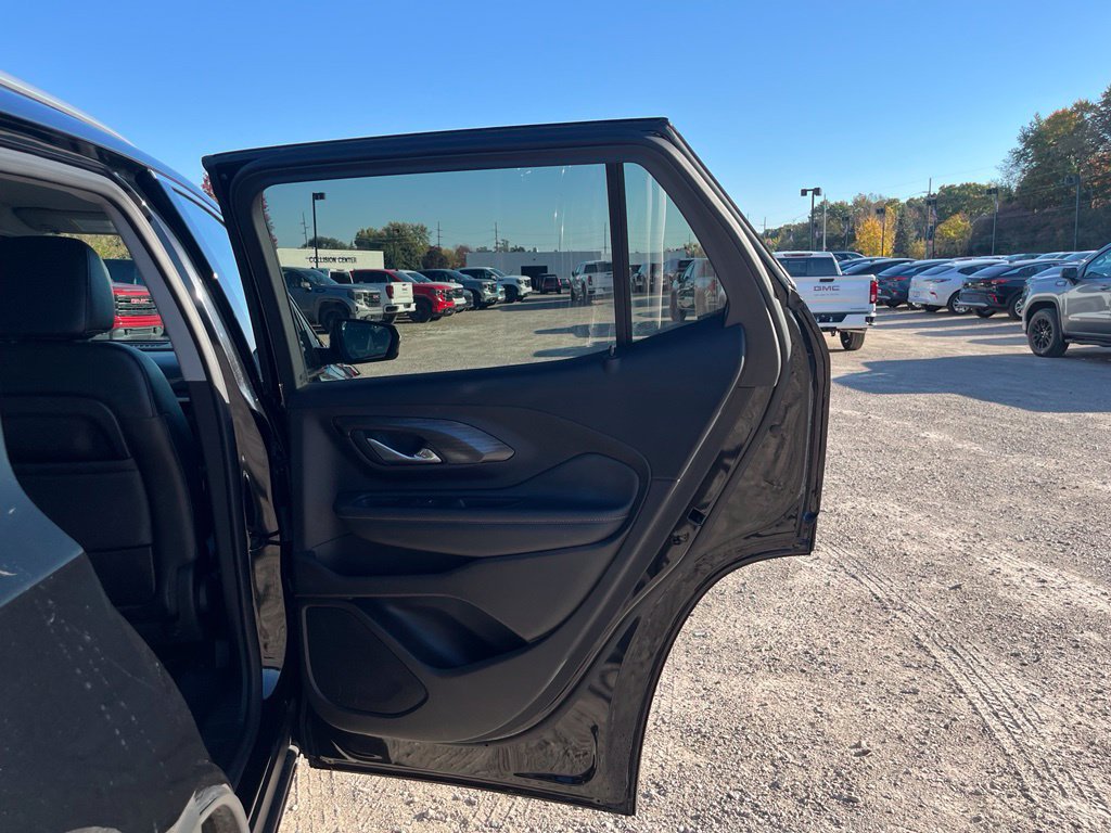 Used 2024 GMC Terrain SLT FWD image 32