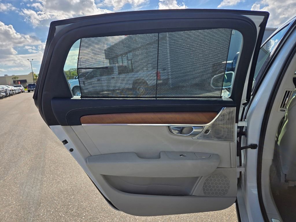 Used 2018 Volvo S90 T8 Inscription w/ Convenience Package image 39